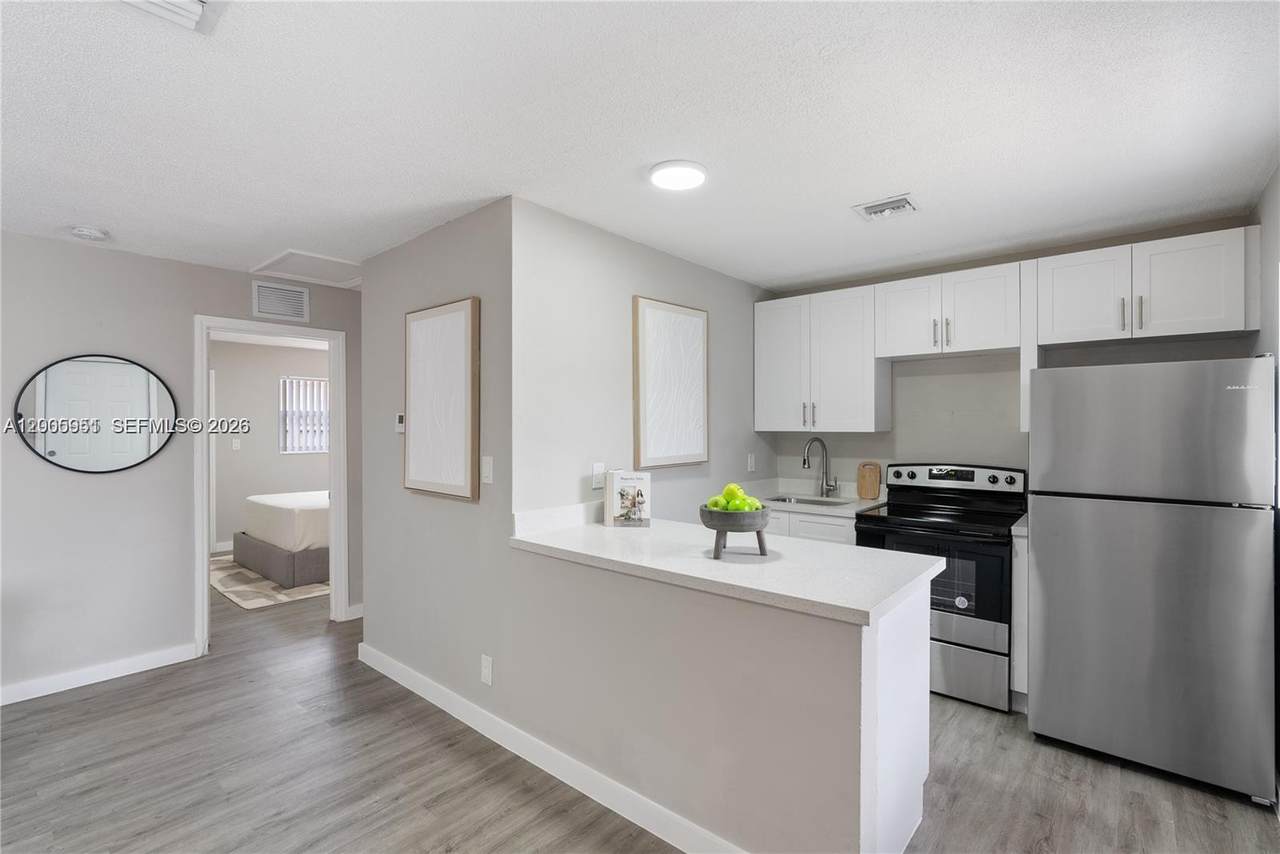 308 14th St - Photo 1