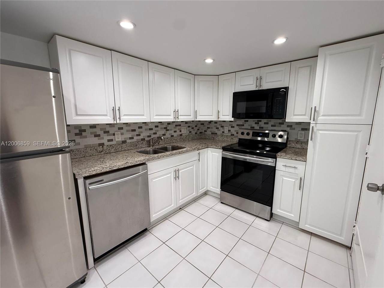 400 Kings Point Dr - Photo 1