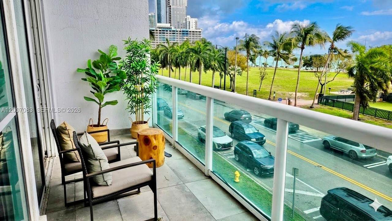 https://bt-photos.global.ssl.fastly.net/miami/1280_boomver_1_A12007083-2.jpg