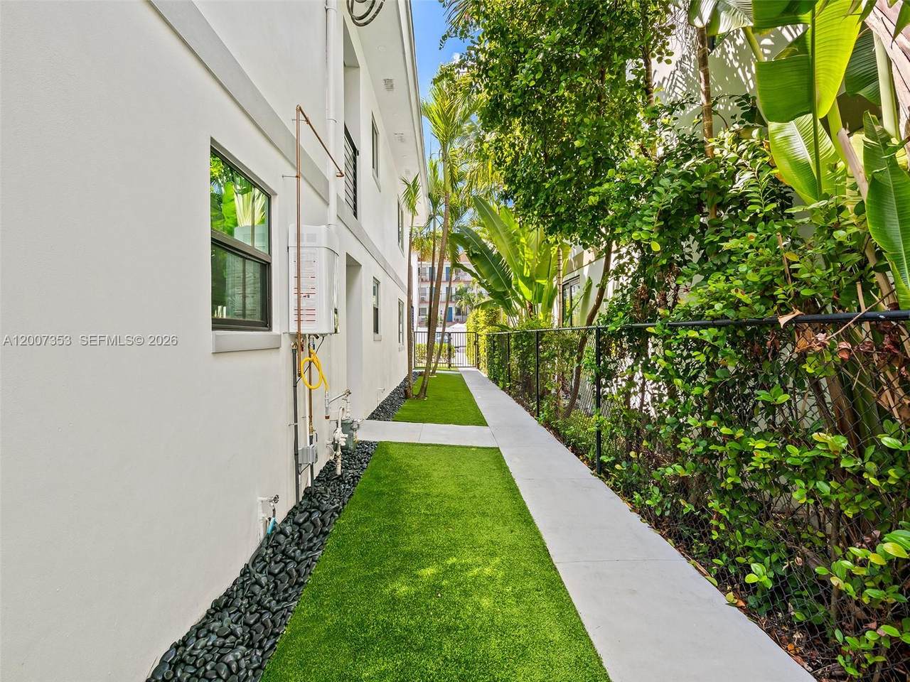 https://bt-photos.global.ssl.fastly.net/miami/1280_boomver_1_A12007353-2.jpg