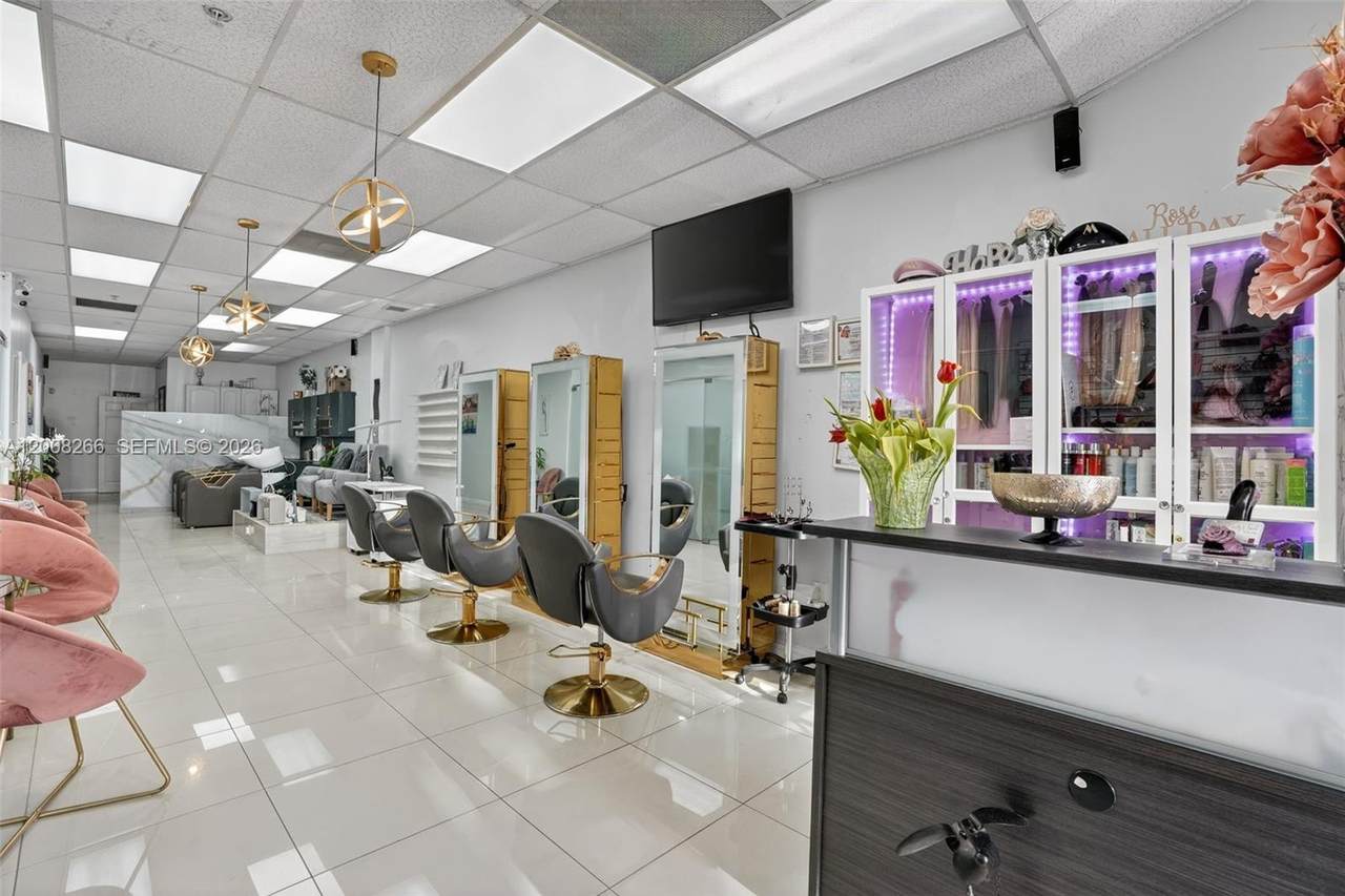 Beauty Salon For Sale On West Kendall - Photo 1