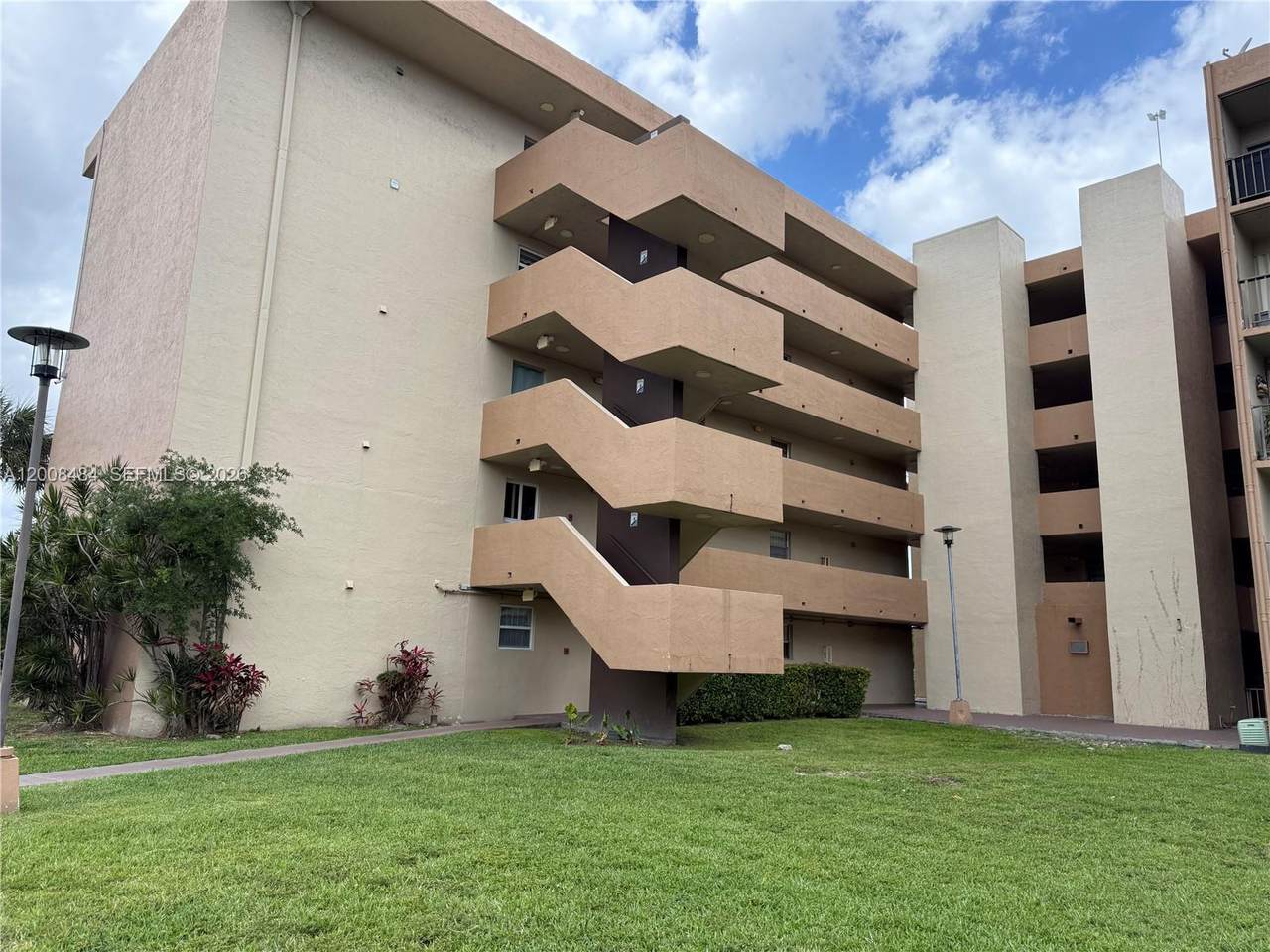 9140 Fontainebleau Blvd - Photo 1