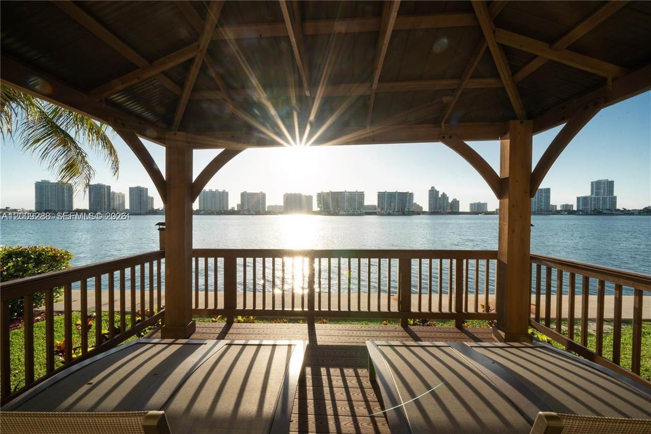 18100 Bay Rd - Photo 1