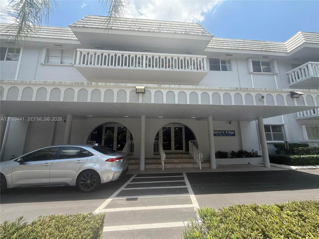100 Edgewater Dr - Photo 1