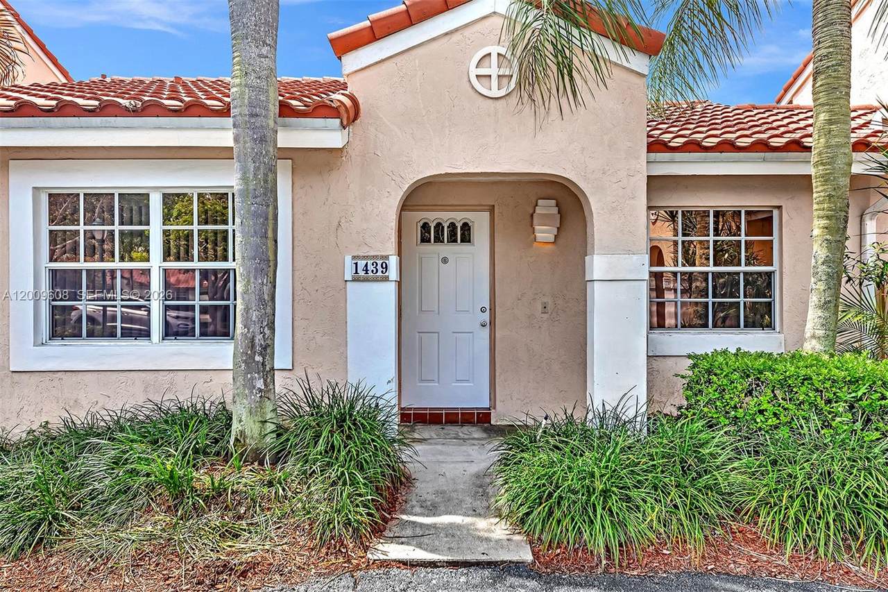 1439 Springside Dr - Photo 1