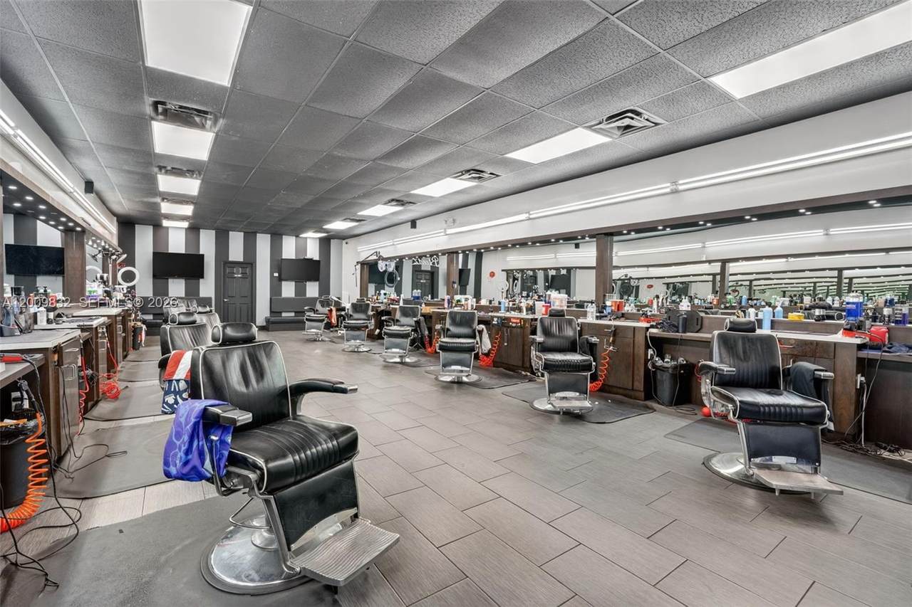 Established Barbersh For Sale &ndash; Prime Kendall Location - Photo 1