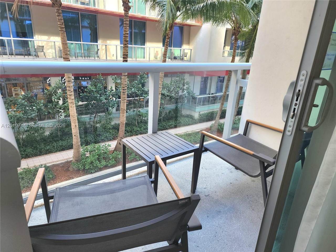 https://bt-photos.global.ssl.fastly.net/miami/1280_boomver_1_A12010714-2.jpg