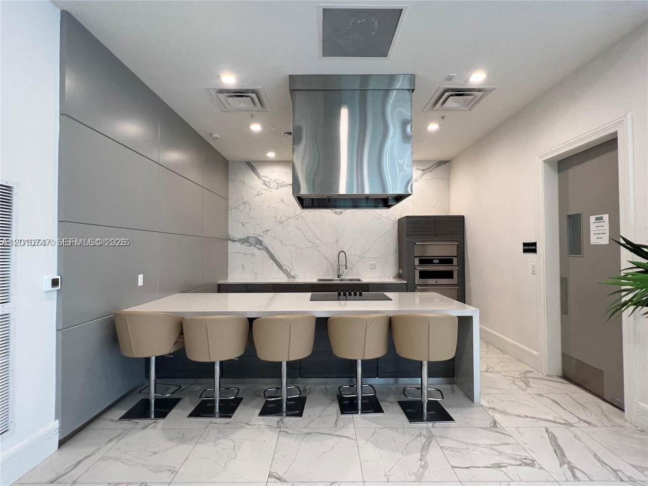 https://bt-photos.global.ssl.fastly.net/miami/1280_boomver_1_A12010747-2.jpg