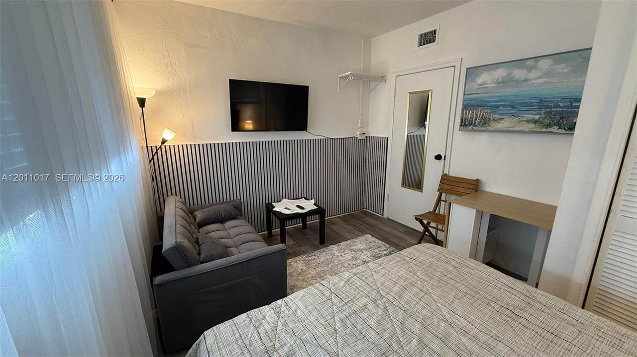 115 2nd St - Photo 1