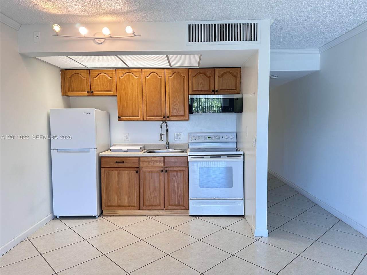 https://bt-photos.global.ssl.fastly.net/miami/1280_boomver_1_A12011022-2.jpg