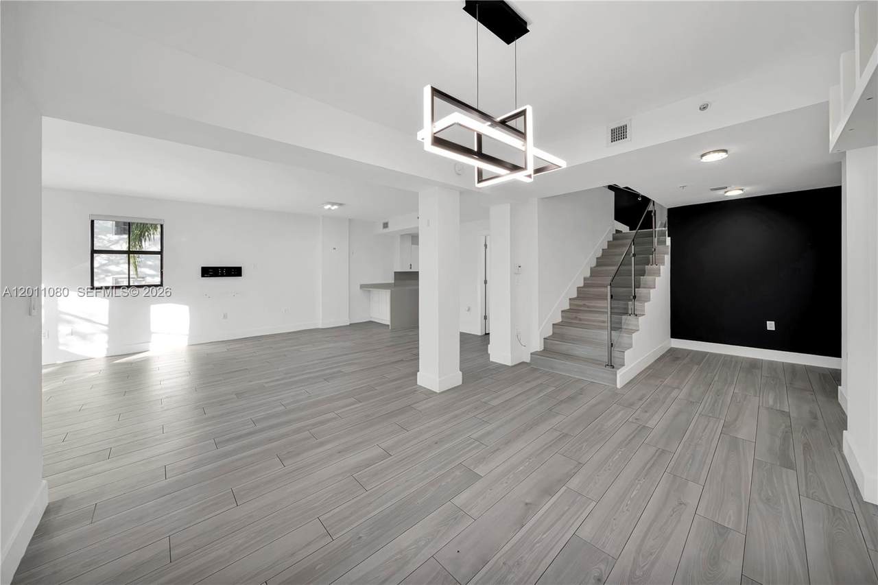 1650 Galiano St - Photo 1
