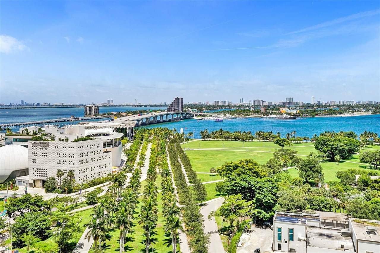 900 Biscayne Blvd - Photo 1