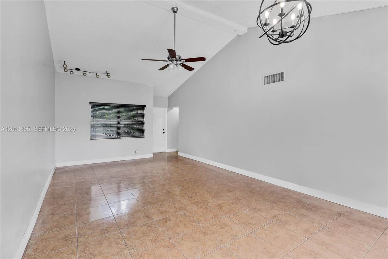 https://bt-photos.global.ssl.fastly.net/miami/1280_boomver_1_A12011895-2.jpg