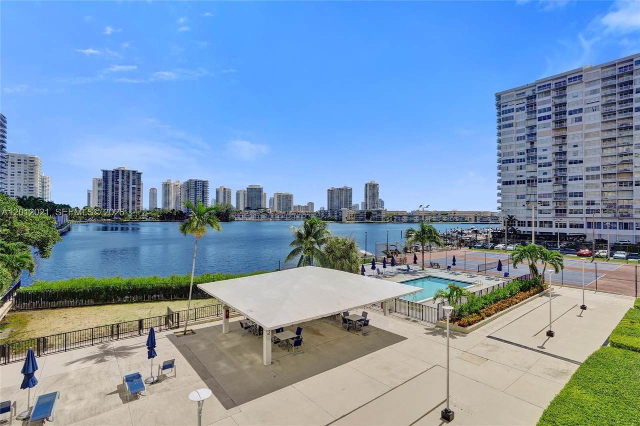 https://bt-photos.global.ssl.fastly.net/miami/1280_boomver_1_A12012021-2.jpg