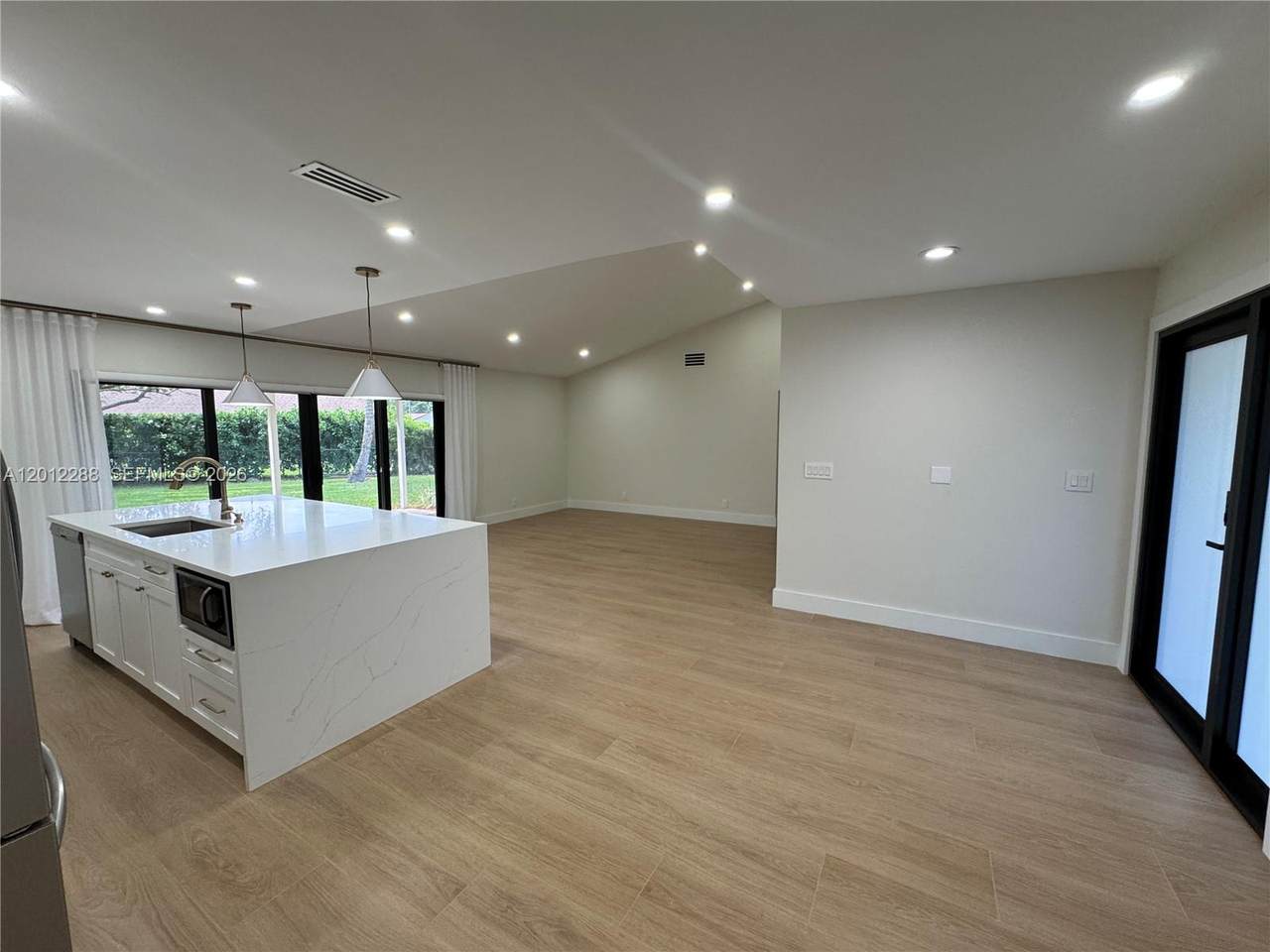 https://bt-photos.global.ssl.fastly.net/miami/1280_boomver_1_A12012288-2.jpg