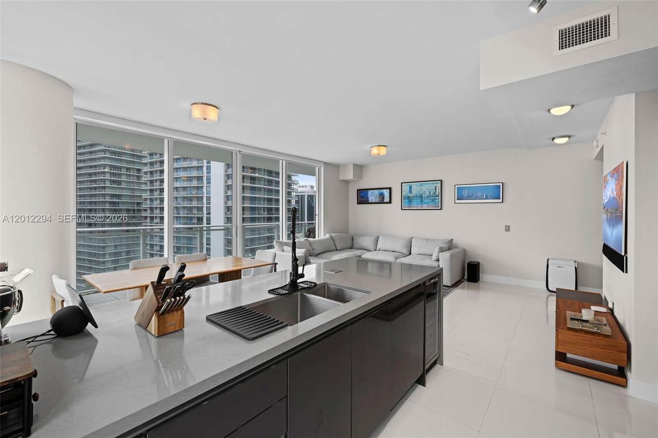 https://bt-photos.global.ssl.fastly.net/miami/1280_boomver_1_A12012294-2.jpg