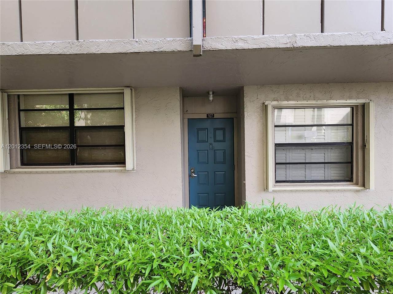900 Colony Point Cir - Photo 1