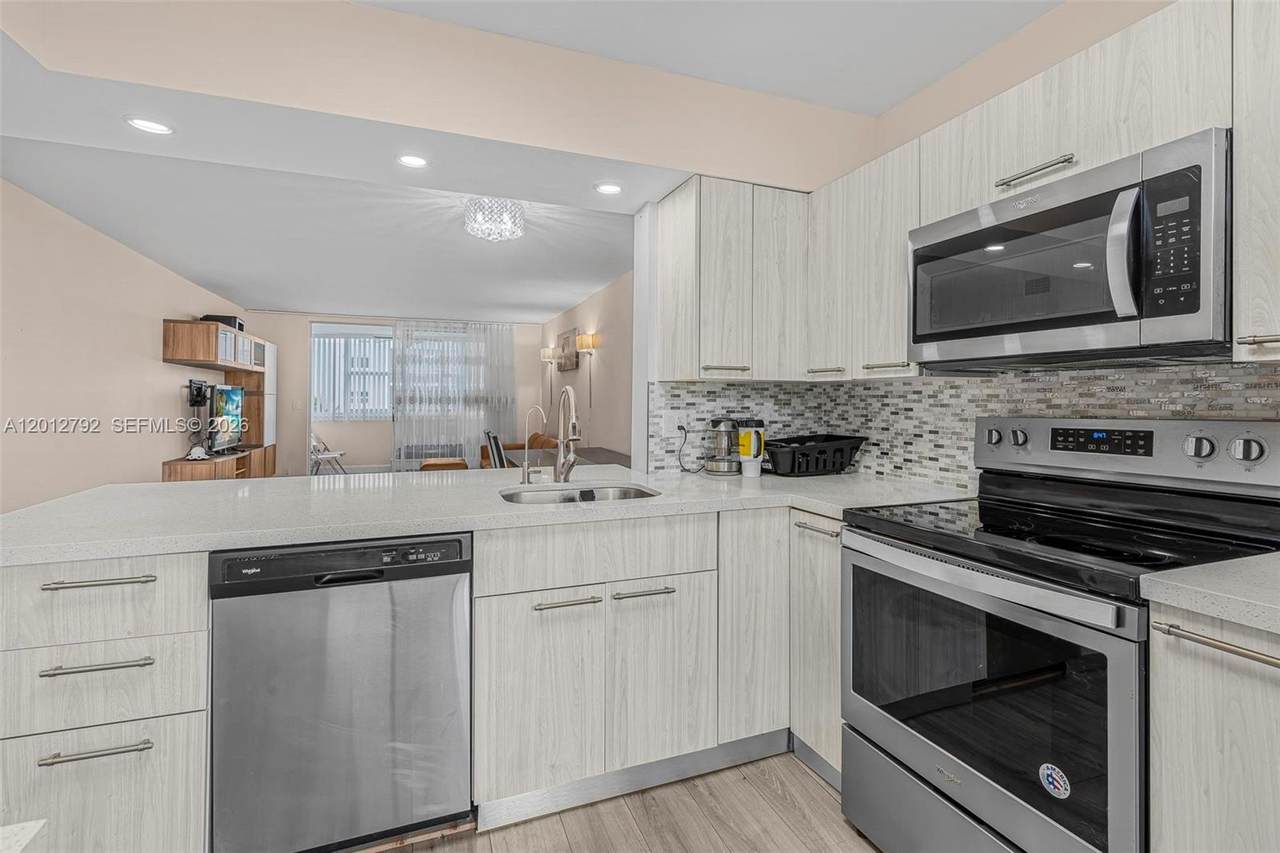 609 14th Ave - Photo 1