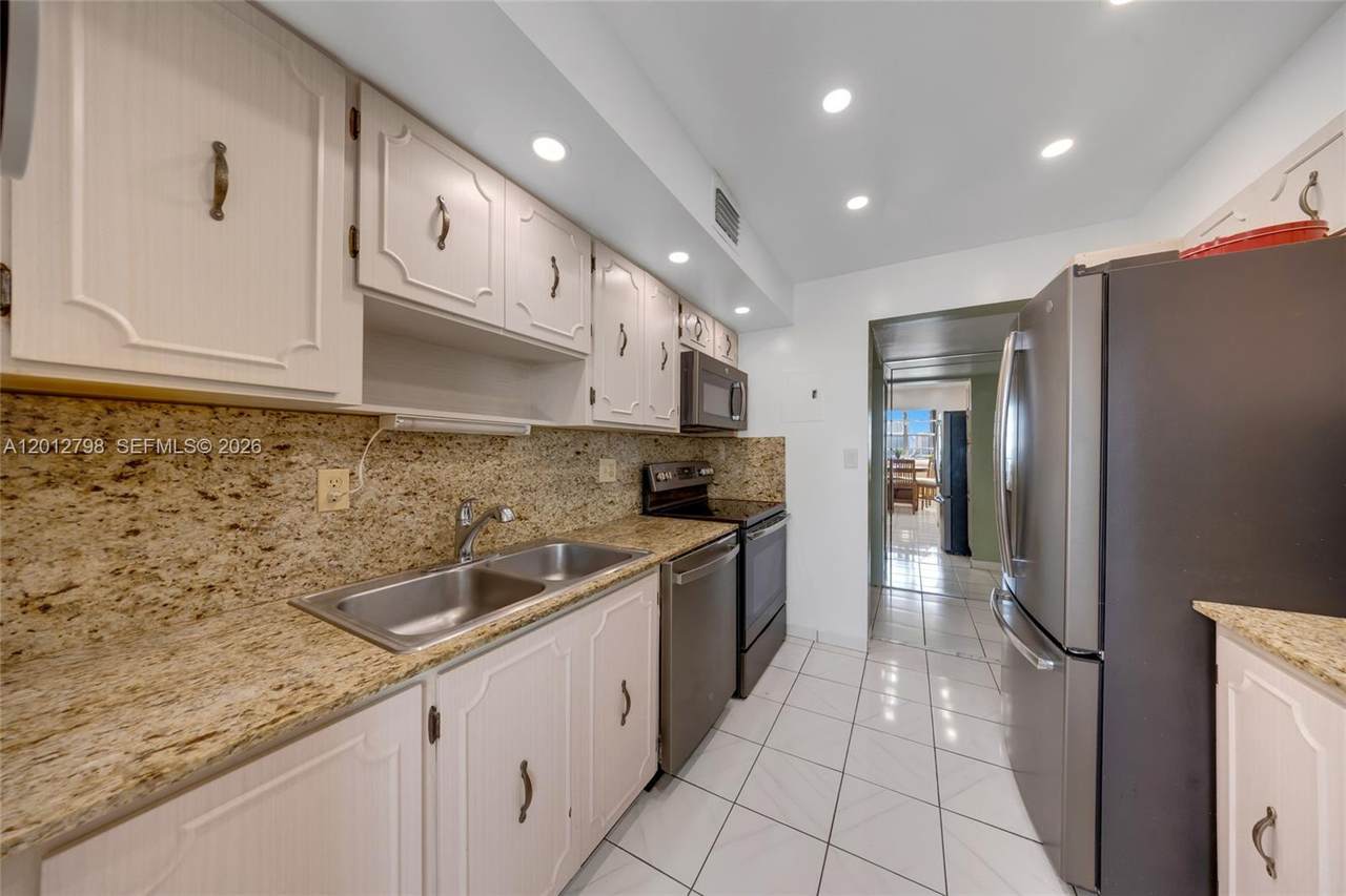 3113 Ocean Dr - Photo 1