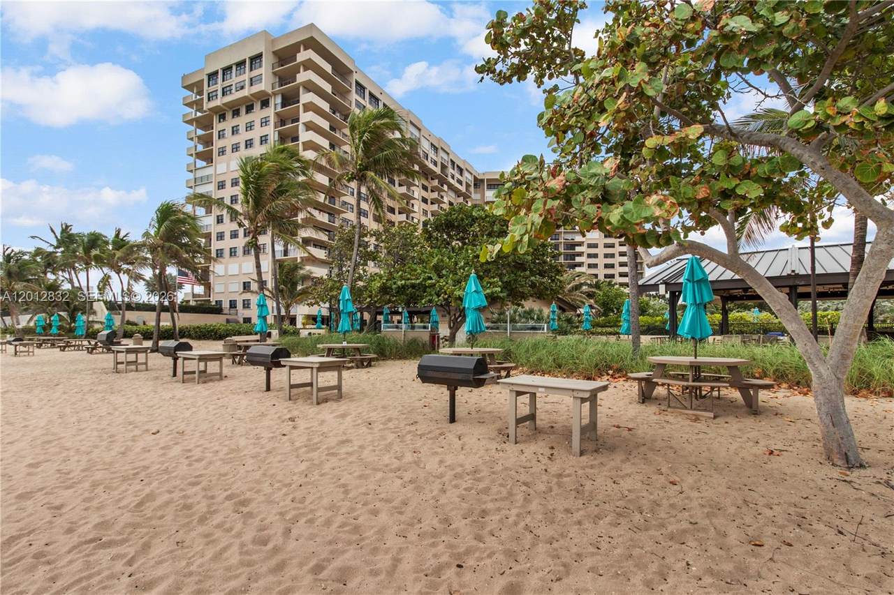4900 Ocean Blvd - Photo 1