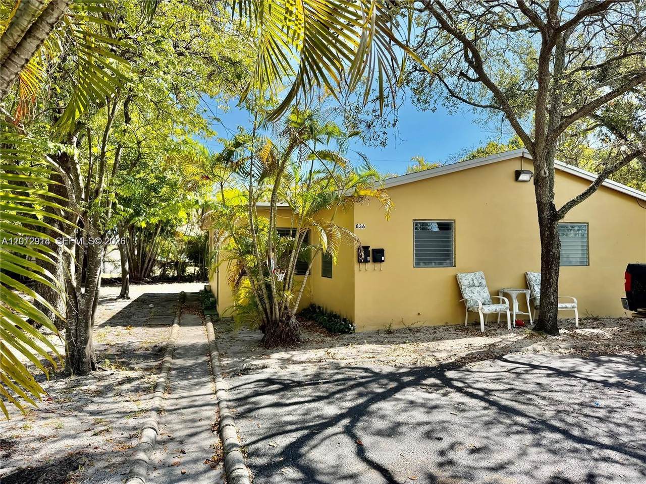 836 12th Ter - Photo 1