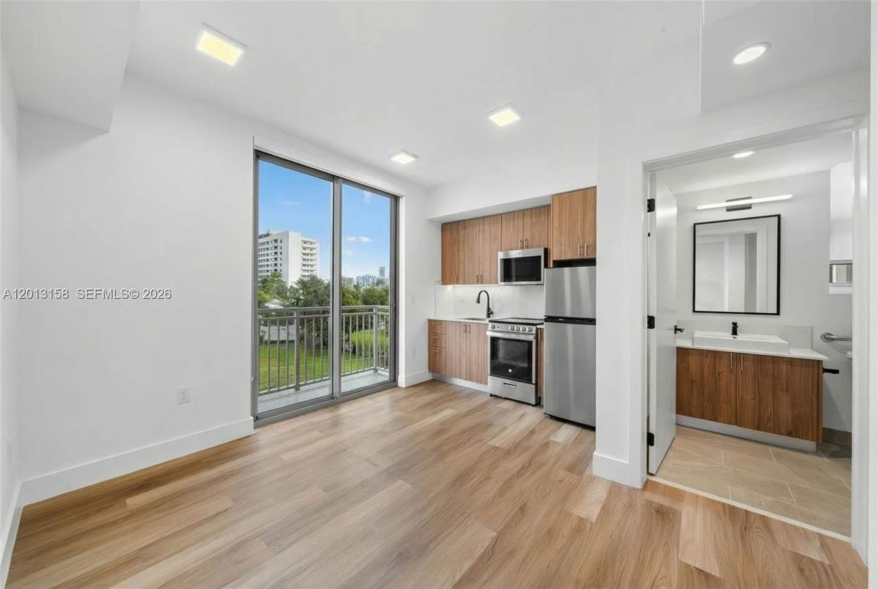 650 1st St - Photo 1