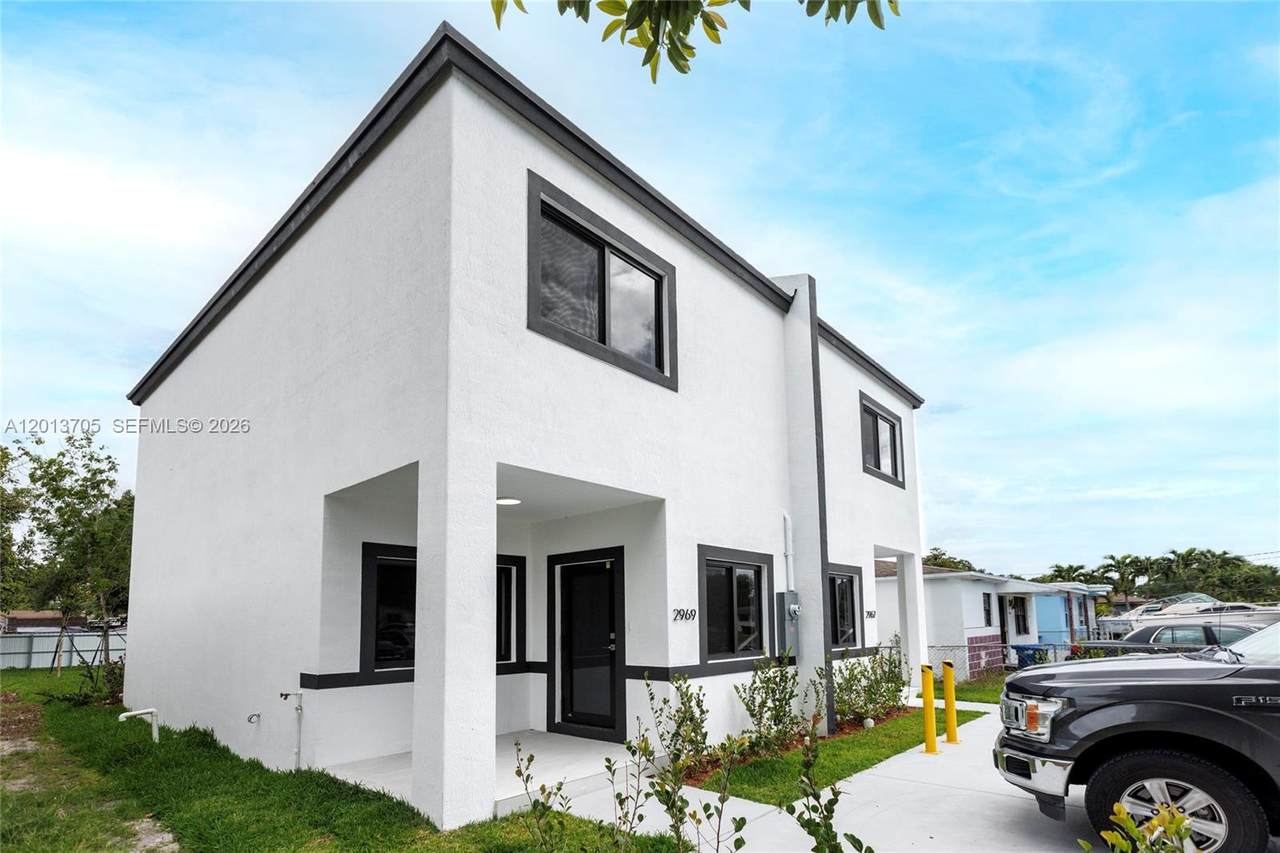 2969 59 St - Photo 1