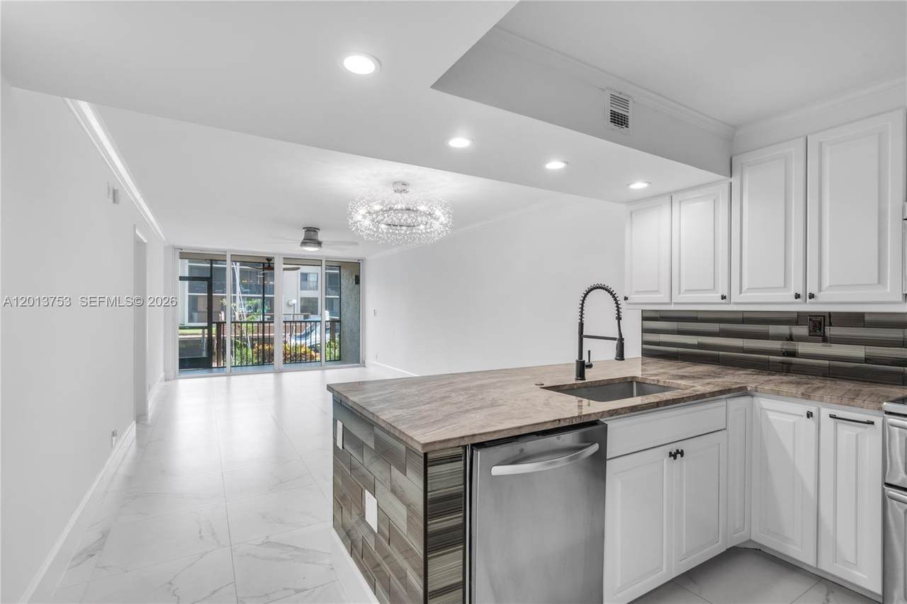 12 Royal Palm Way - Photo 1