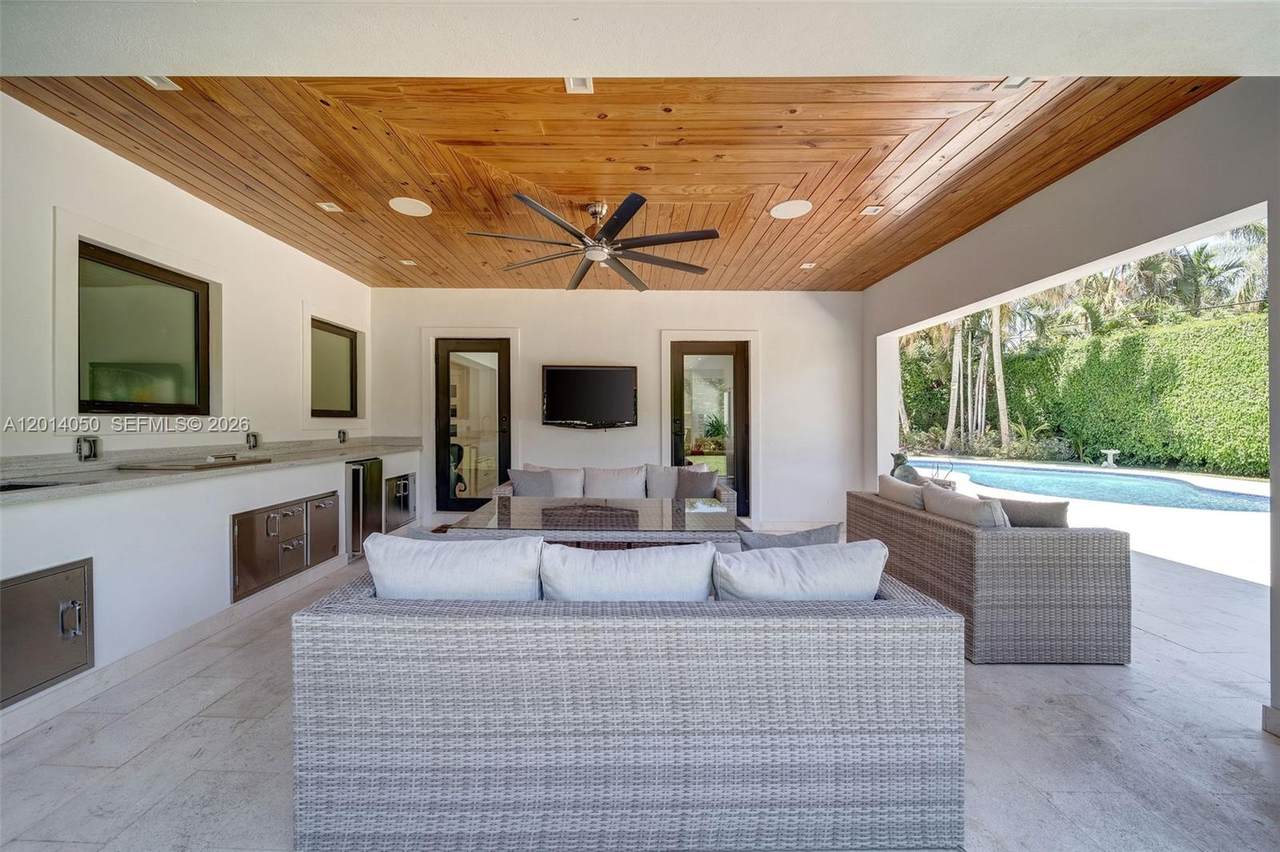 https://bt-photos.global.ssl.fastly.net/miami/1280_boomver_1_A12014050-2.jpg