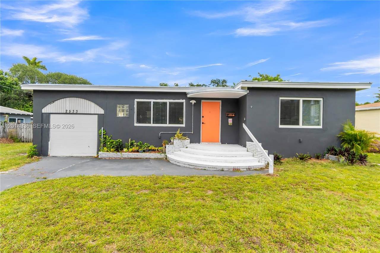 2533 Johnson St - Photo 1