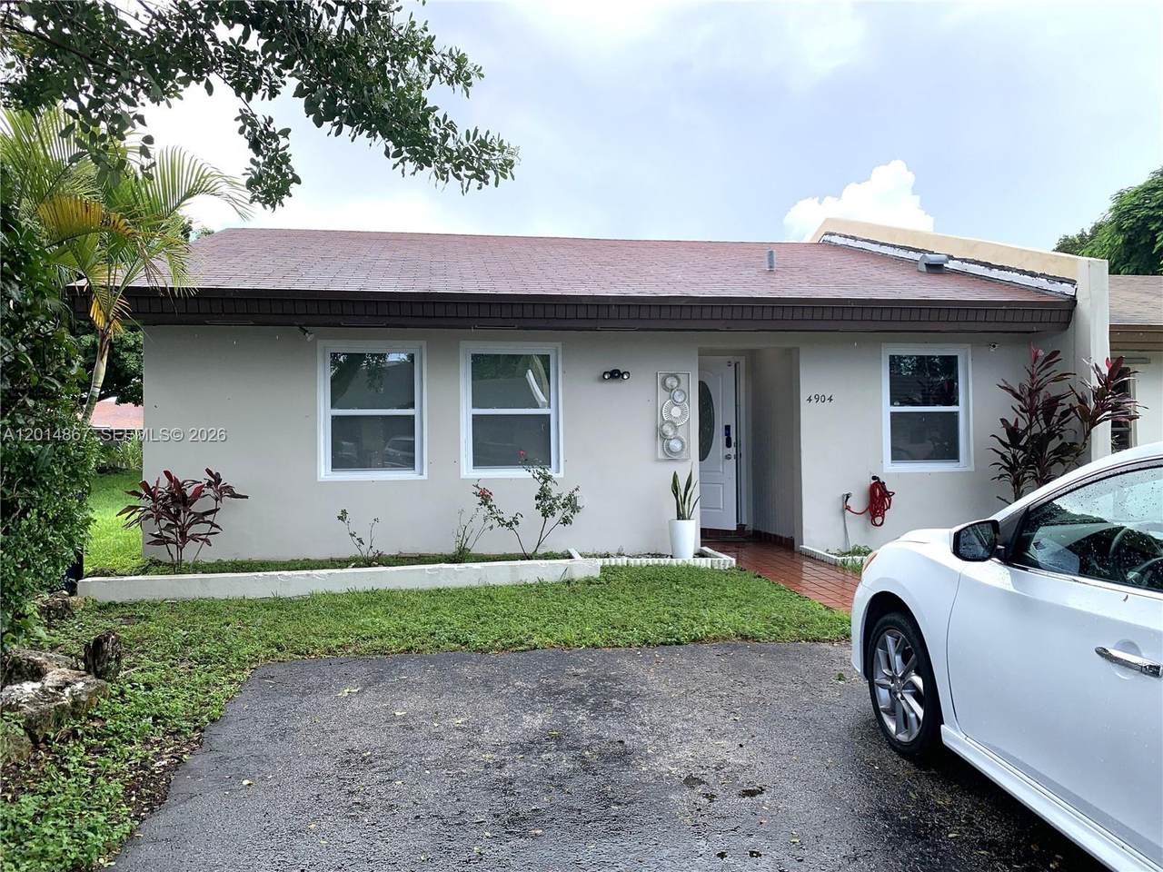 4904 139th Ct - Photo 1