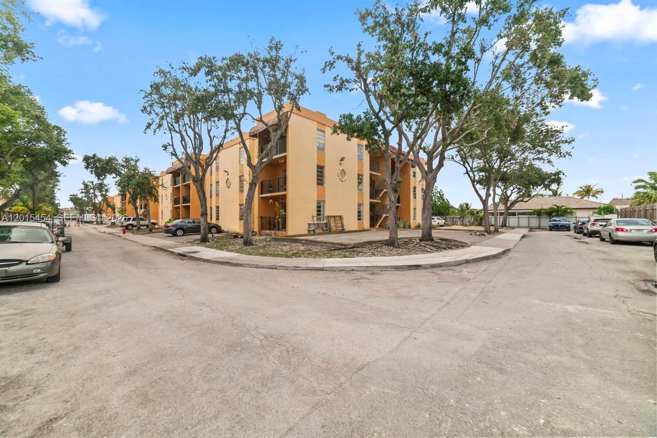 525 69th St - Photo 1