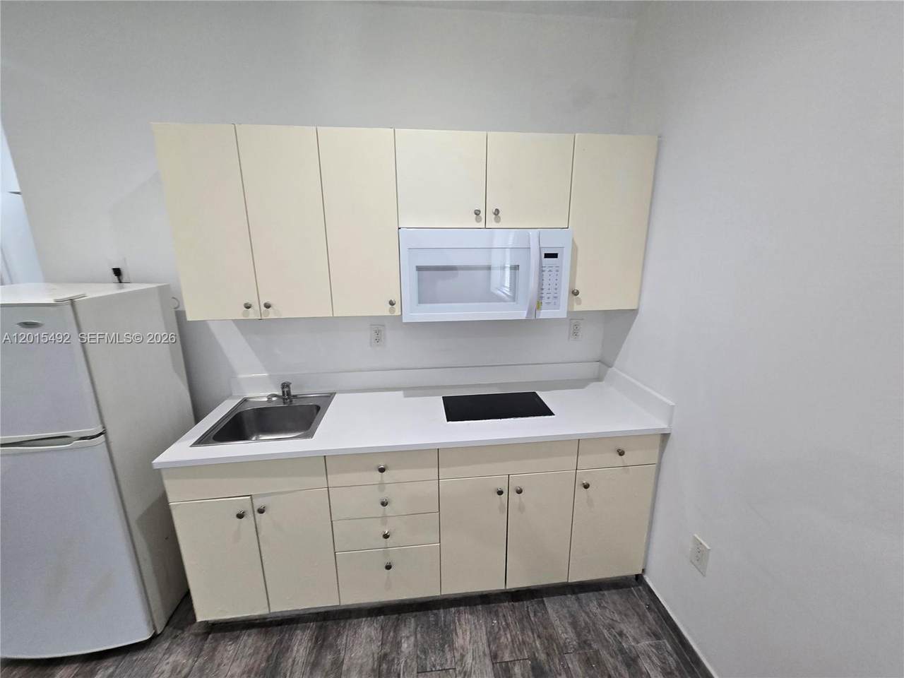 1345 Pennsylvania Ave - Photo 1