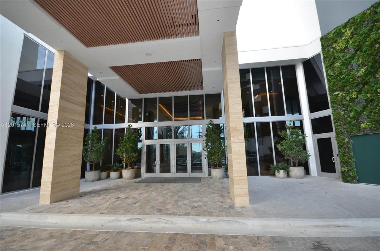 16385 Biscayne Blvd - Photo 1