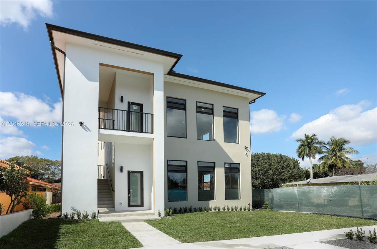 120 35 Ave - Photo 1