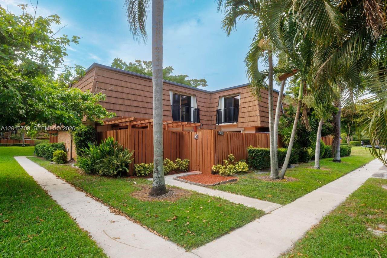 9126 20th Pl - Photo 1