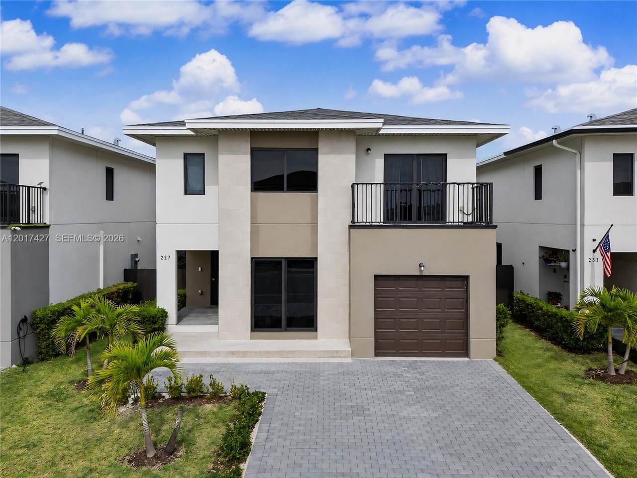227 13th Pl - Photo 1