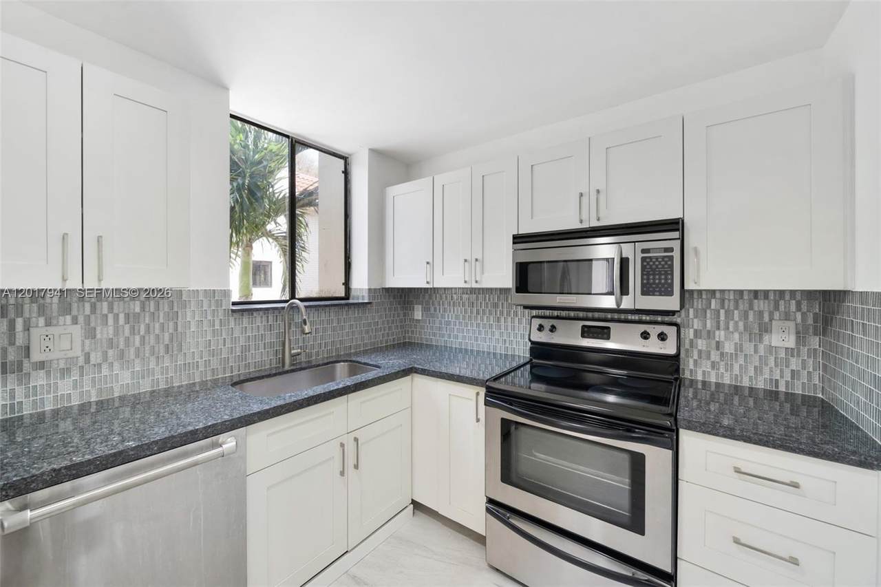 1401 9th St - Photo 1