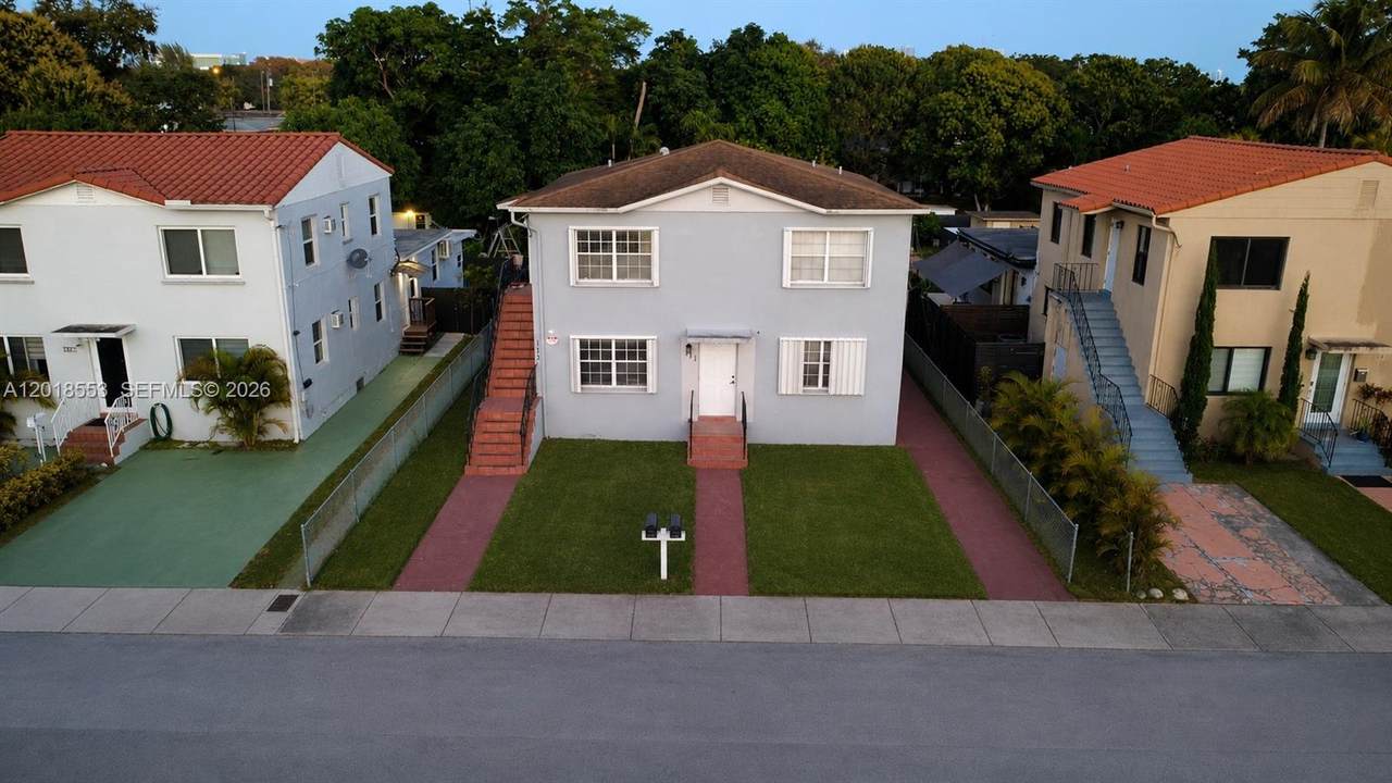 111 31st Ct - Photo 1