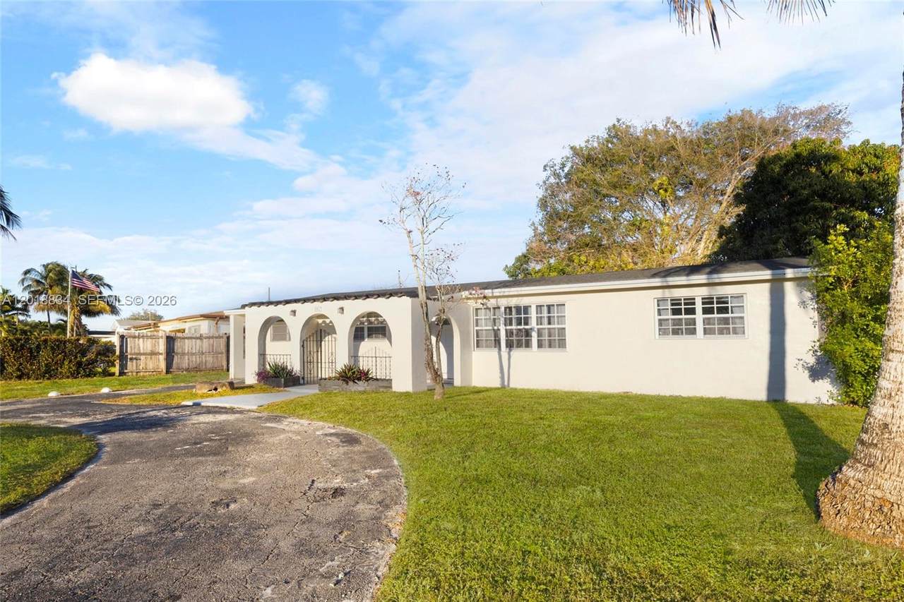 3017 Bahama Dr - Photo 1