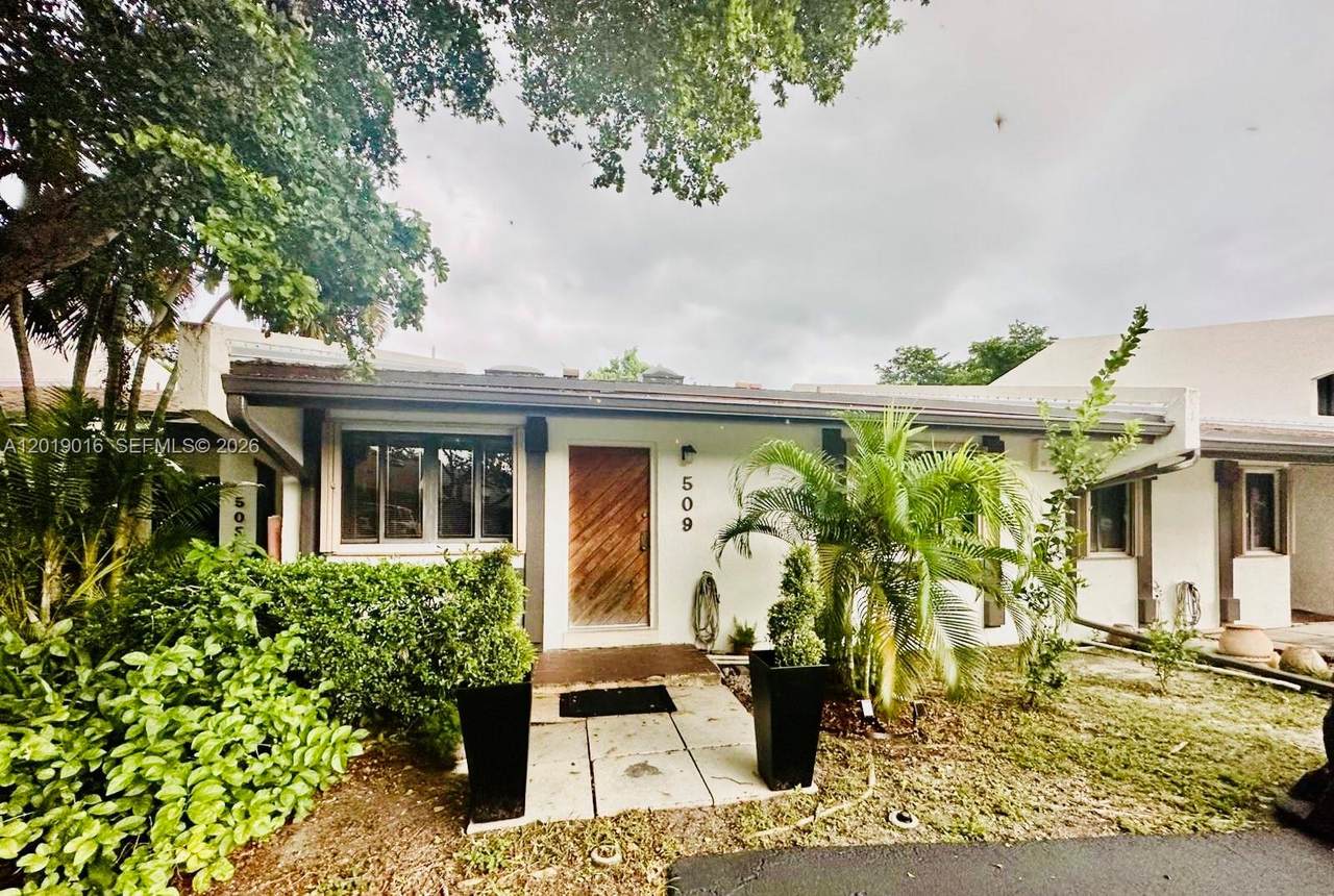 509 199th Ln - Photo 1