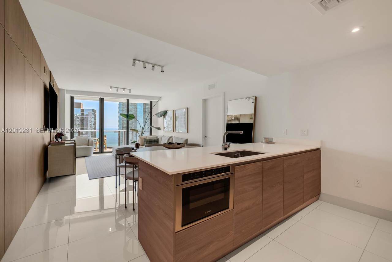 https://bt-photos.global.ssl.fastly.net/miami/1280_boomver_1_A12019231-2.jpg