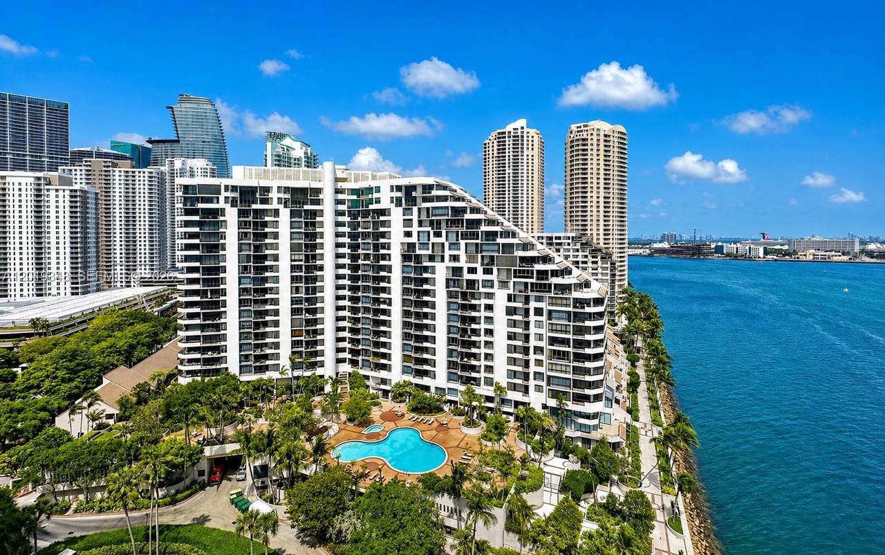 520 Brickell Key Dr - Photo 1