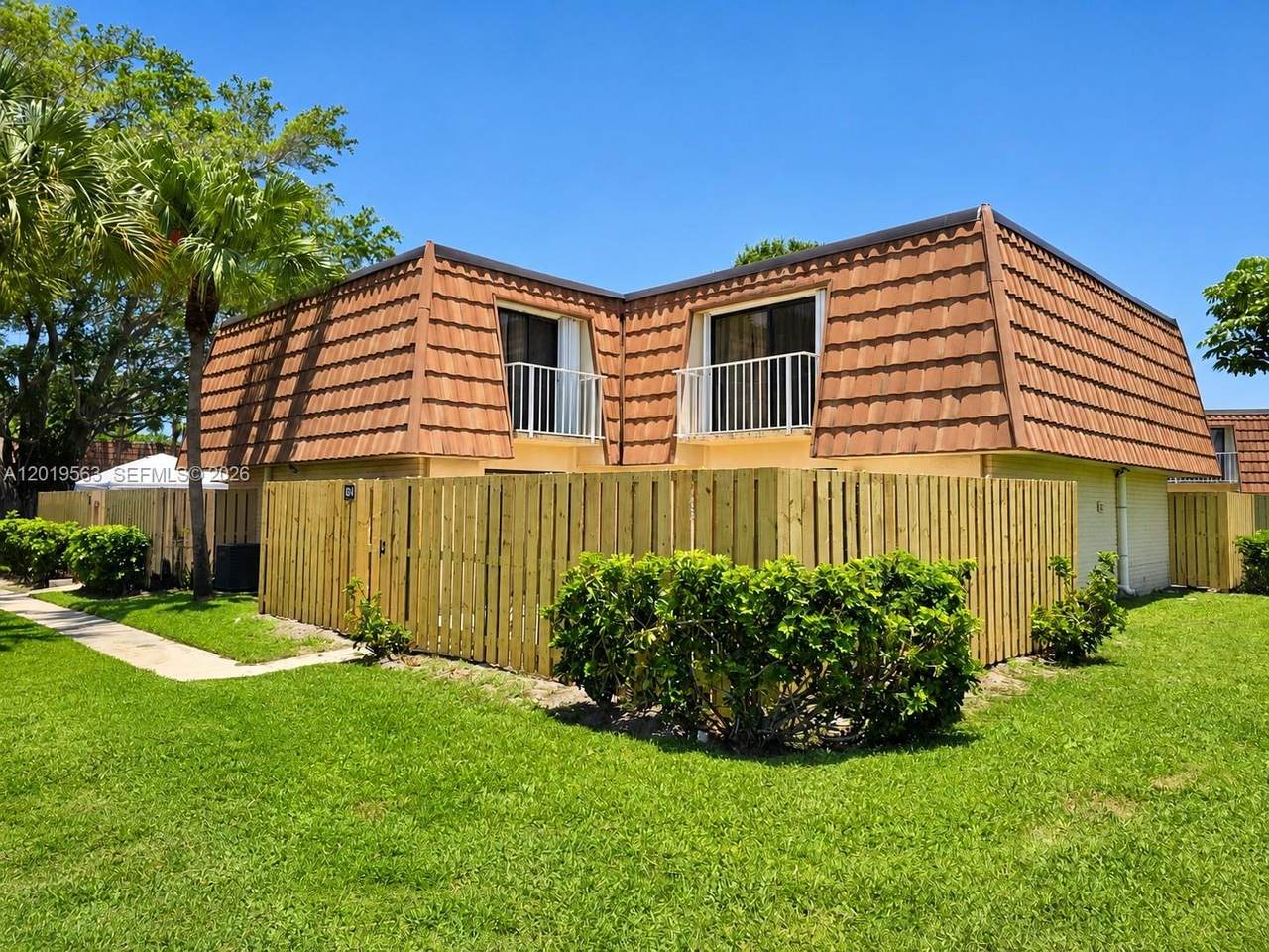 824 Blue Ridge Cir - Photo 1