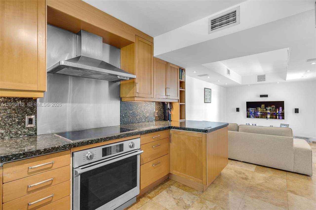 https://bt-photos.global.ssl.fastly.net/miami/1280_boomver_1_A12019812-2.jpg