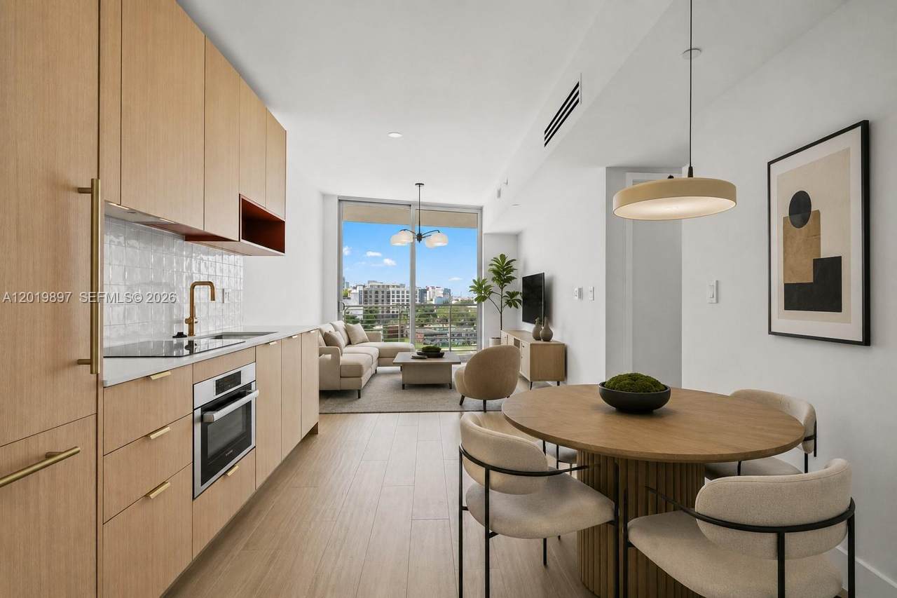 90 32nd St - Photo 1