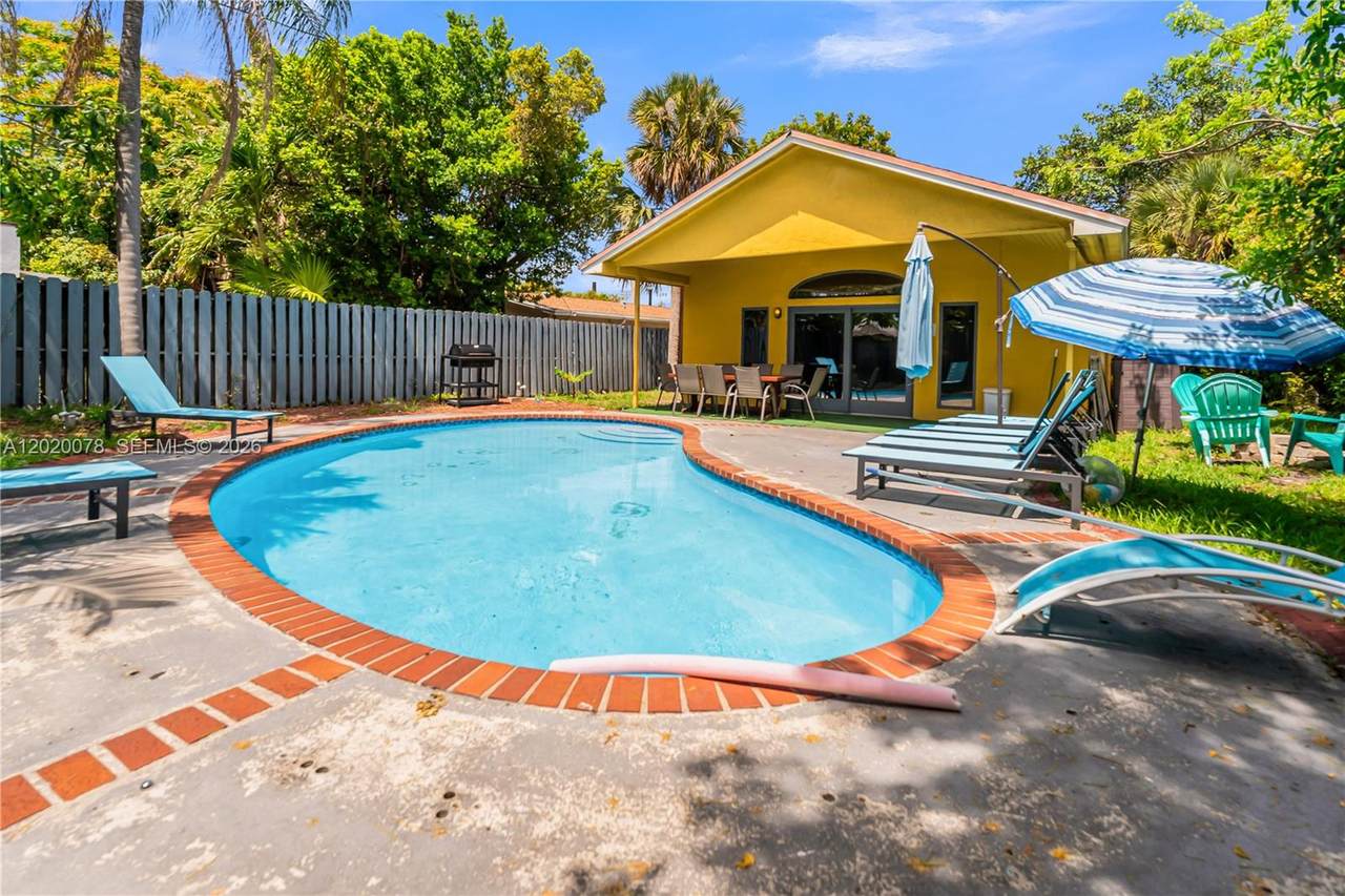 1738 16th Ct - Photo 1