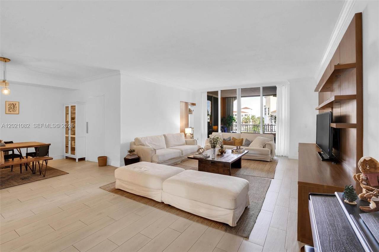 735 Crandon Blvd - Photo 1