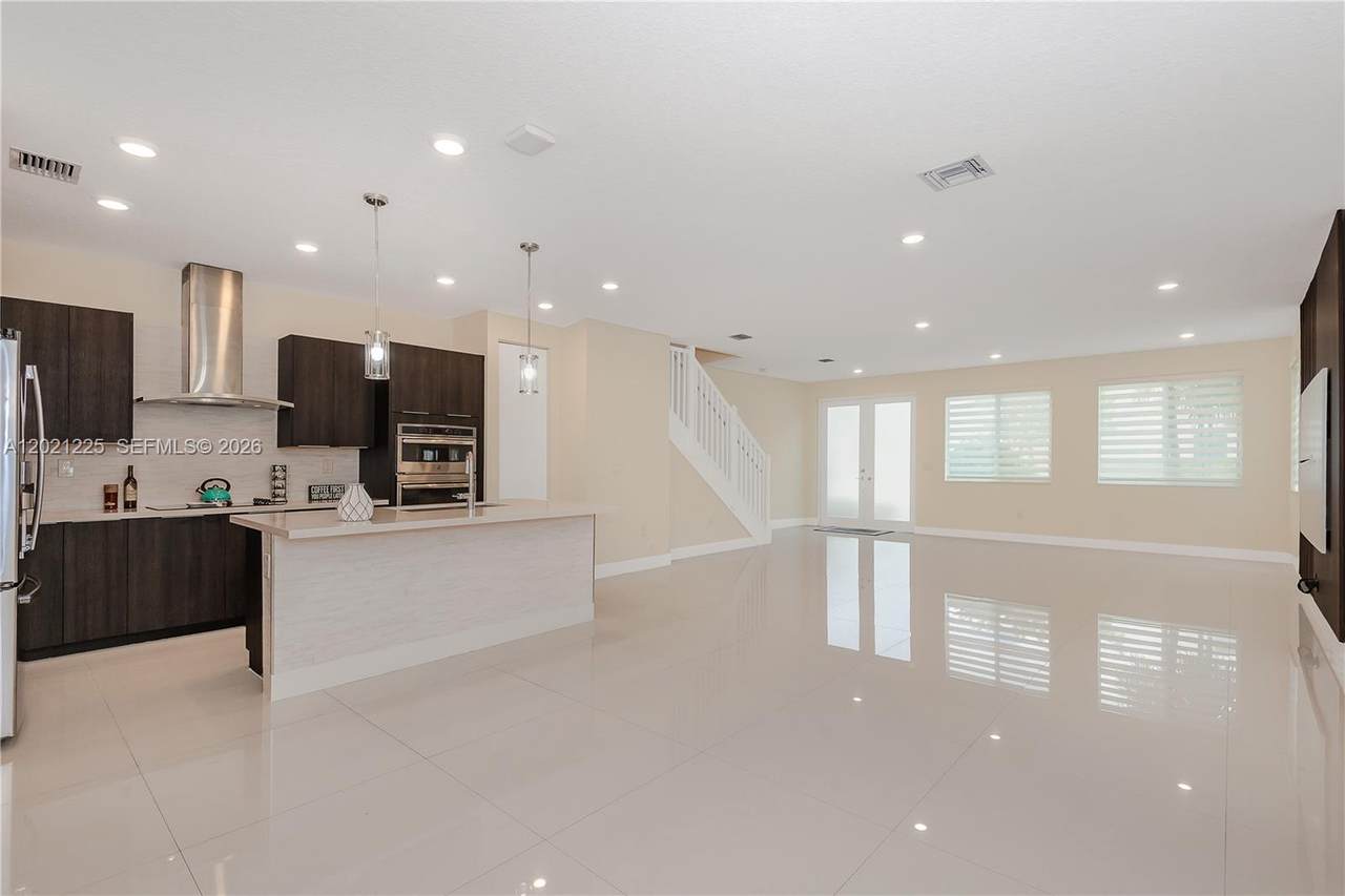 https://bt-photos.global.ssl.fastly.net/miami/1280_boomver_1_A12021225-2.jpg