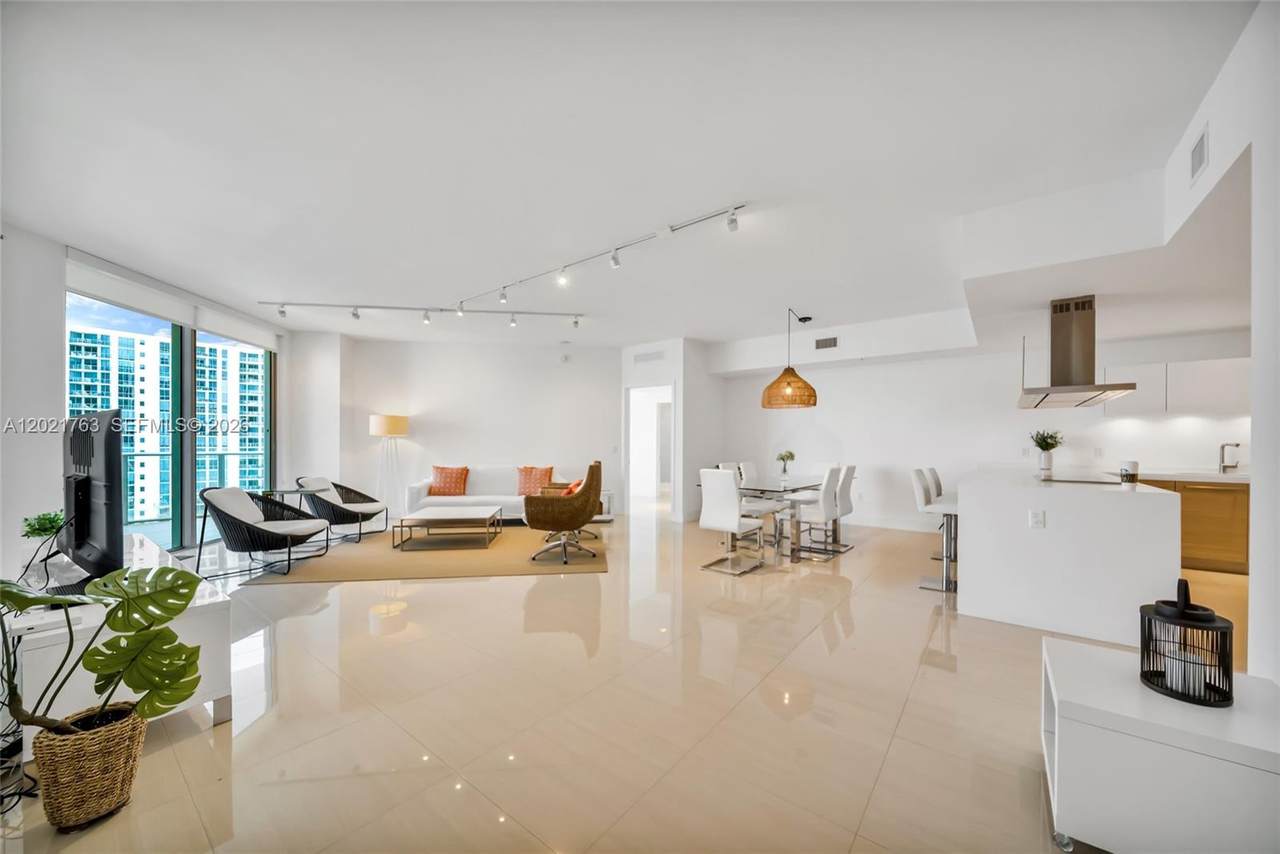 https://bt-photos.global.ssl.fastly.net/miami/1280_boomver_1_A12021763-2.jpg